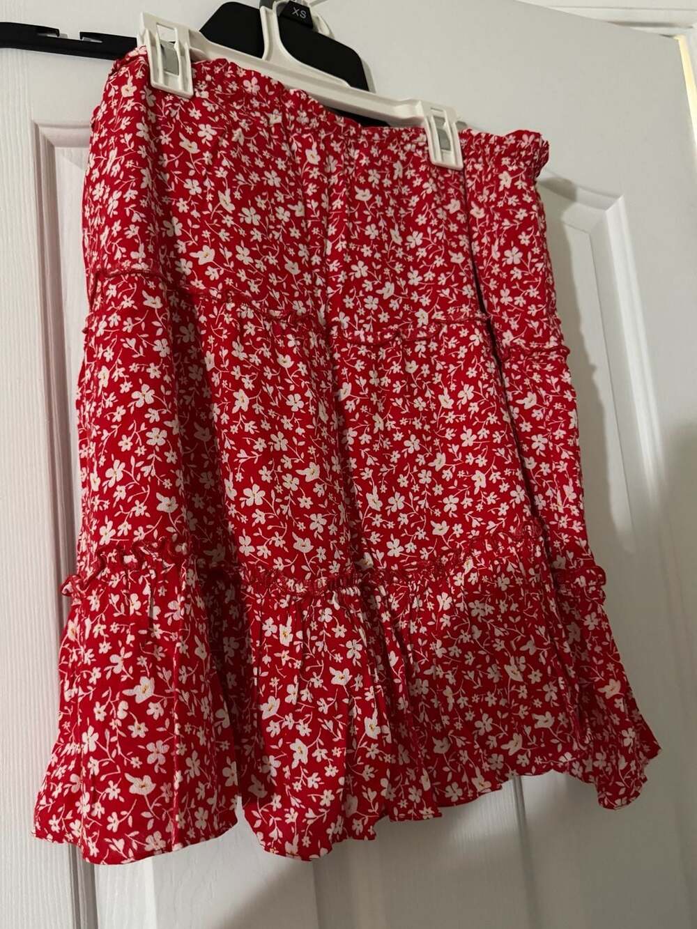 Skies Are Blue Floral Tiered Skirt Size M Red White Ruffle